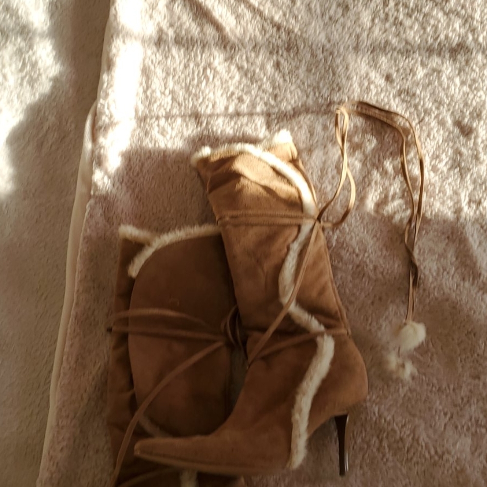 Boots,suede